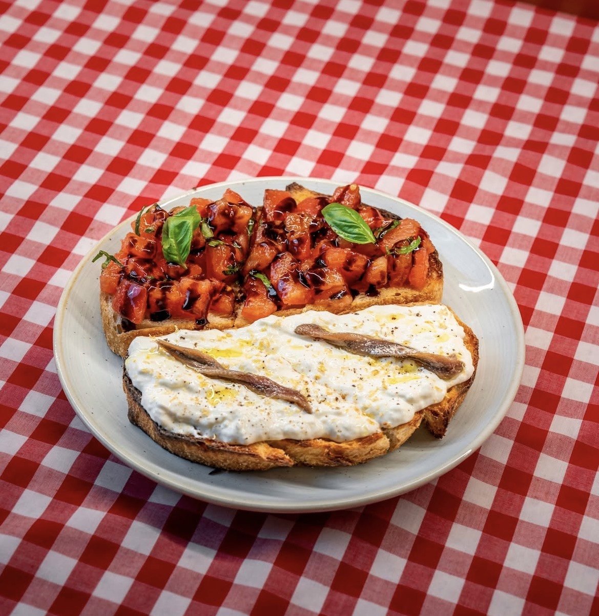 Bruschetta al pomodoro and with stracciatella